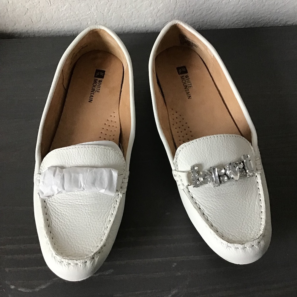 WHITE MOUNTAIN Women's Slip-On leather Loafers, size 8.5